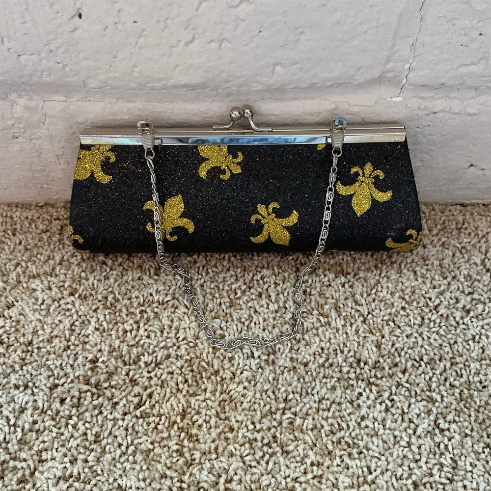 Chic Black and Gold Fleur-de-Lis New Orleans Saints Clutch